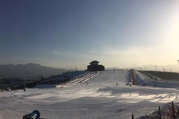 西安白鹿原滑雪場(chǎng)怎么去 西安到白鹿原滑雪場(chǎng)怎么坐車(chē)