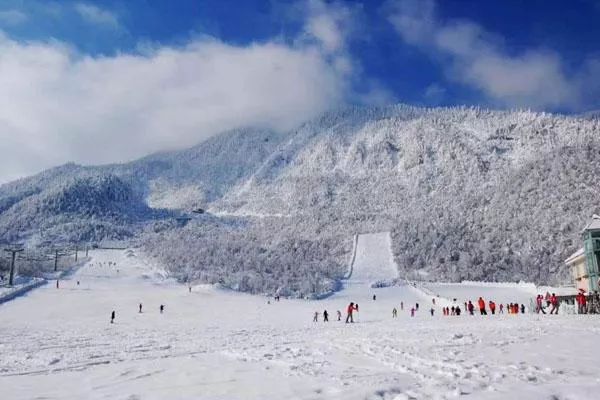 2021九鼎山太子嶺滑雪場(chǎng)開(kāi)放時(shí)間 太子嶺滑雪場(chǎng)滑雪價(jià)格