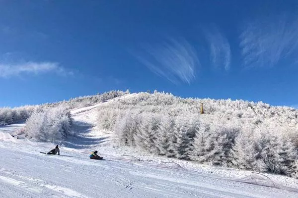 2021-2022神農架?chē)H滑雪場(chǎng)門(mén)票價(jià)格費用